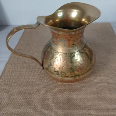 Pichet ancien décoration en laiton 